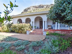 6 Bed House in Kalk Bay