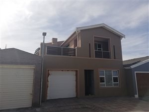 4 Bed House in Strandfontein