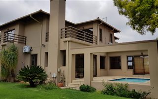 4 Bedroom House in Ruimsig