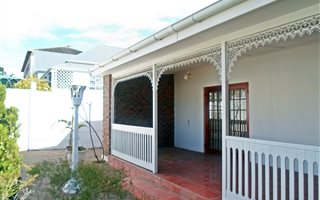 9 Bedroom House in Southernwood