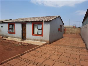 2 Bed House in Naledi