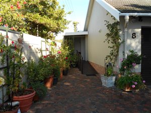 1 Bedroom Flat in Meadowridge