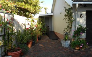 1 Bedroom Flat in Meadowridge
