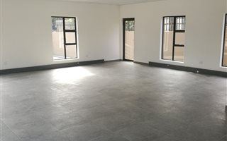 200 m² Office Space in Lakefield