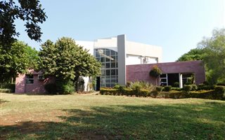 500 m² Office Space in Rooihuiskraal