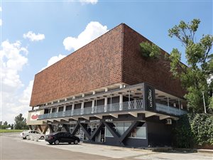 5000 m² Commercial space in Kroonheuwel