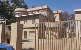 2487 m² Commercial space in Bezuidenhout Valley