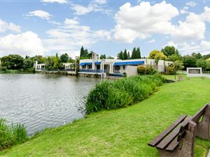 3 Bed House in Cedar Lakes