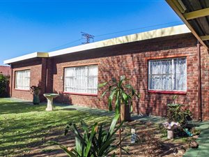 4 Bedroom House in Dalpark
