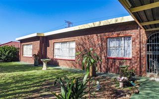 4 Bedroom House in Dalpark