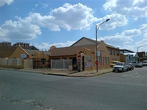 800 m² Office Space in Krugersdorp Central