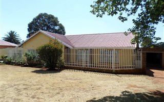 3 Bedroom House in Daggafontein