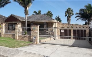 5 Bedroom House in Van Riebeeck Heights
