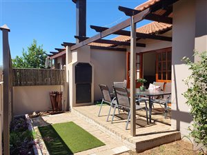 3 Bed Townhouse in Woodland Hills