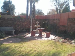 2 Bed Townhouse in Die Hoewes