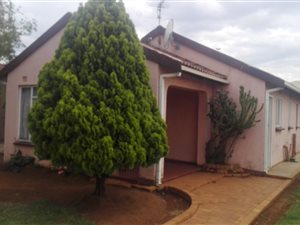 3 Bed House in Moleleki