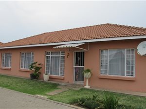 3 Bedroom Townhouse in Brits Central