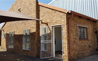 680 m² Industrial space in Sebenza