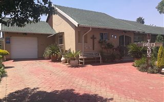 4 Bedroom House in Lilianton