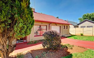 3 Bedroom House in Roodepoort West