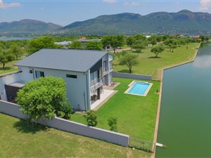 4 Bed House in The Islands Estate