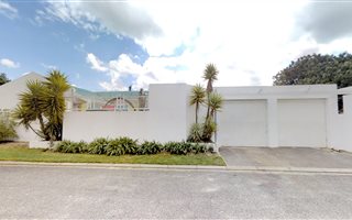3 Bedroom House in Highbury