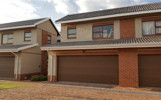3 Bedroom Townhouse in Mooikloof Equestrian Estate