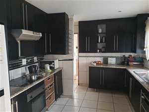 5 Bed House in East Lynne