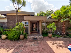 4 Bedroom House in Aston Manor
