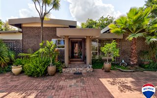 4 Bedroom House in Aston Manor