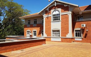 100 m² Commercial space in Houghton Estate