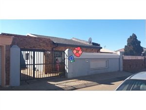 3 Bed House in Zola