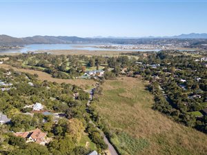 4604 m² Land available in Hunters Home