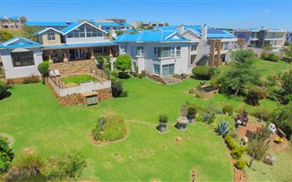 4 Bedroom House in Bankenveld
