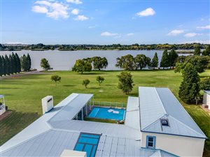 5 Bed Apartment in Parys