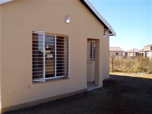 2 Bed House in Vanderbijlpark CE7