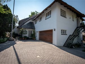 6 Bed House in Buccleuch