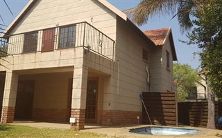 4 Bedroom Townhouse in Equestria