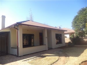 3 Bed House in Daggafontein
