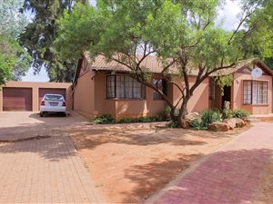 3 Bedroom House in Heuweloord