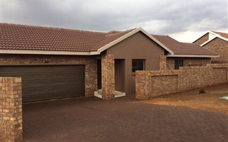 3 Bedroom House in Roodeplaat