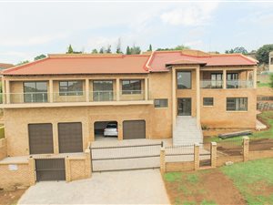 8 Bedroom House in Winchester Hills