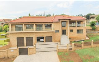 8 Bedroom House in Winchester Hills