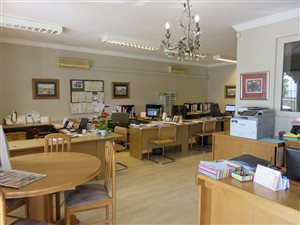 100 m² Commercial space in Somerset West Central