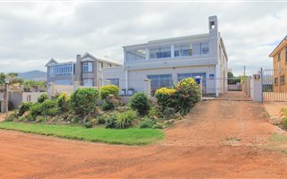 5 Bedroom House in Sandbaai