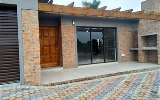 3 Bedroom Cluster in Fraaiuitsig