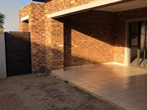 3 Bed House in Raslouw Manor