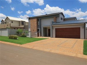 3 Bed House in Midstream Ridge Estate