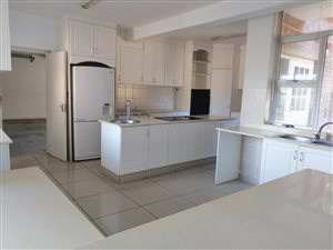 4 Bed House in Athlone Park