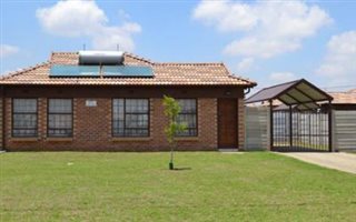 3 Bedroom House in Clayville